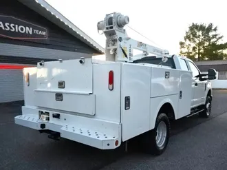 2019 Ford F350 Super Duty Super Cab & Chassis photo 5