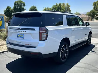 2021 Chevrolet Suburban photo 3
