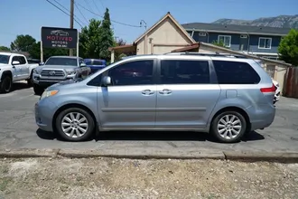 2011 Toyota Sienna photo 3