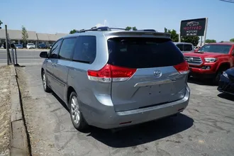 2011 Toyota Sienna photo 6