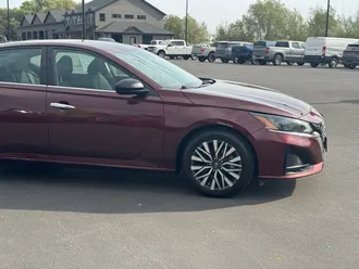 2024 Nissan Altima photo 4