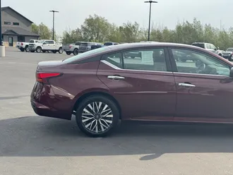 2024 Nissan Altima photo 5