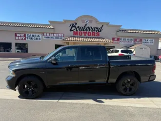 2016 Ram 1500 Crew Cab photo 2