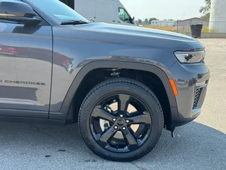 2026 Jeep Grand Cherokee L photo 4