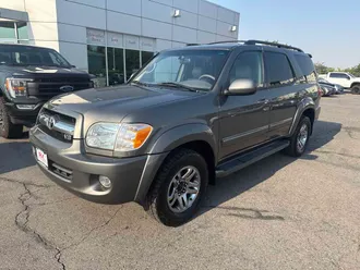 2005 Toyota Sequoia photo 2