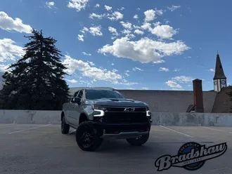 2024 Chevrolet Silverado 1500 photo 2