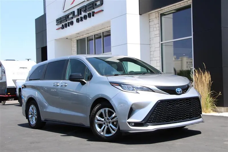 2021 TOYOTA SIENNA XSE