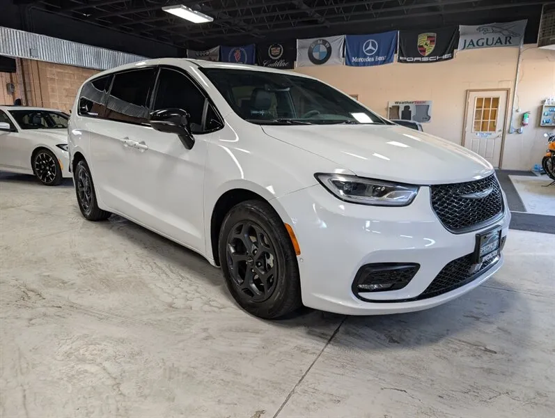 2023 Chrysler Pacifica Plug-In Hybrid Limited Limited