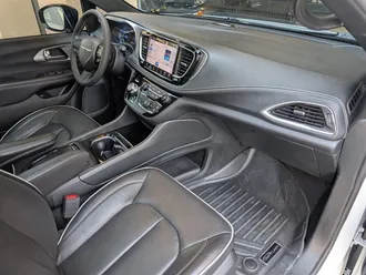 2023 Chrysler Pacifica Plug-In Hybrid Limited photo 4