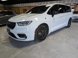 2023 Chrysler Pacifica Plug-In Hybrid Limited photo 5