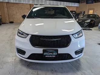 2023 Chrysler Pacifica Plug-In Hybrid Limited photo 6
