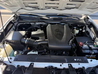 2017 Toyota Tacoma photo 3