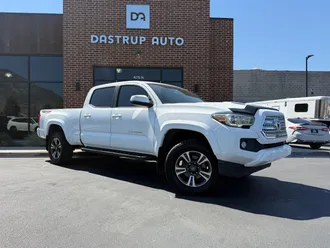 2017 Toyota Tacoma photo 4