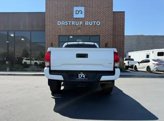 2017 Toyota Tacoma photo 7