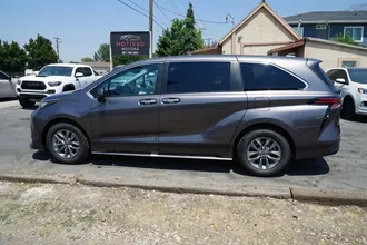 2022 Toyota Sienna photo 3