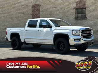 2017 GMC Sierra 1500 Crew Cab photo 2