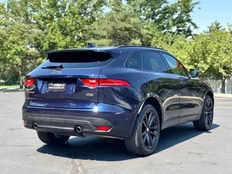 2019 Jaguar F-PACE photo 4