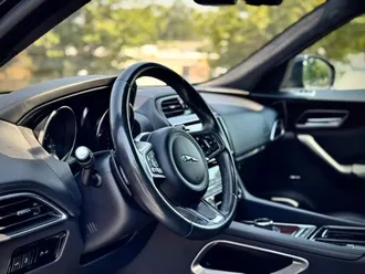2019 Jaguar F-PACE photo 5
