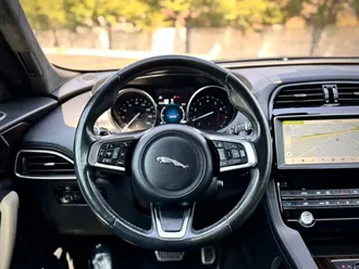 2019 Jaguar F-PACE photo 7