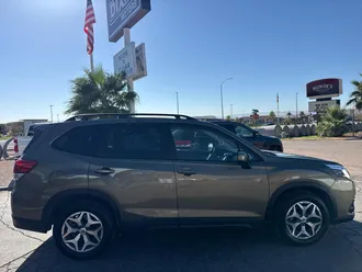 2022 Subaru Forester photo 2