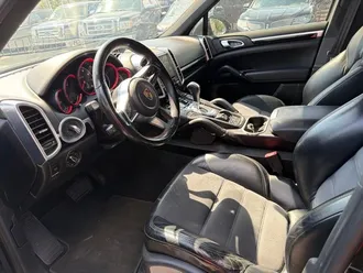 2017 Porsche Cayenne photo 3