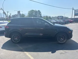 2017 Porsche Cayenne photo 4