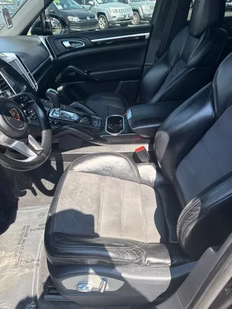 2017 Porsche Cayenne photo 6