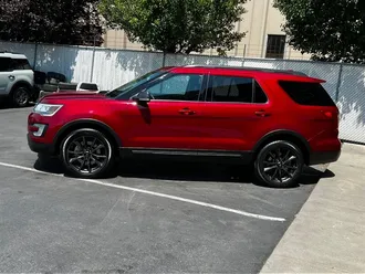 2017 Ford Explorer XLT photo 4