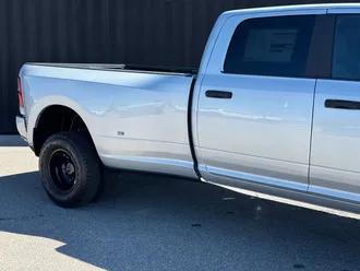 2027 Ram 3500 photo 4