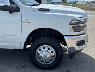2027 Ram 3500 photo 3