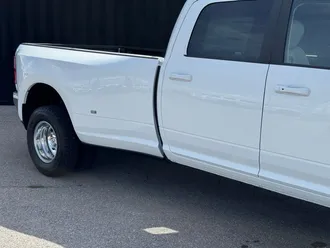 2027 Ram 3500 photo 4
