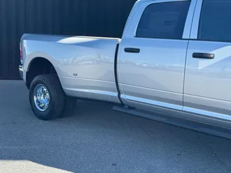 2027 Ram 3500 photo 4