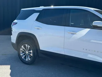 2026 Chevrolet Equinox photo 4