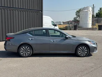 2025 Nissan Altima photo 3