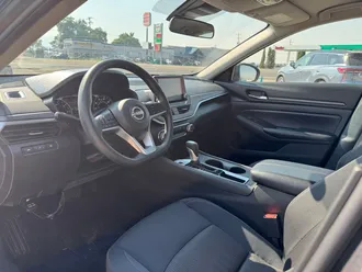 2025 Nissan Altima photo 7