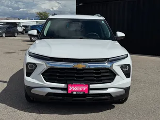 2025 Chevrolet TrailBlazer photo 2
