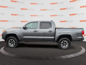2022 Toyota Tacoma photo 2