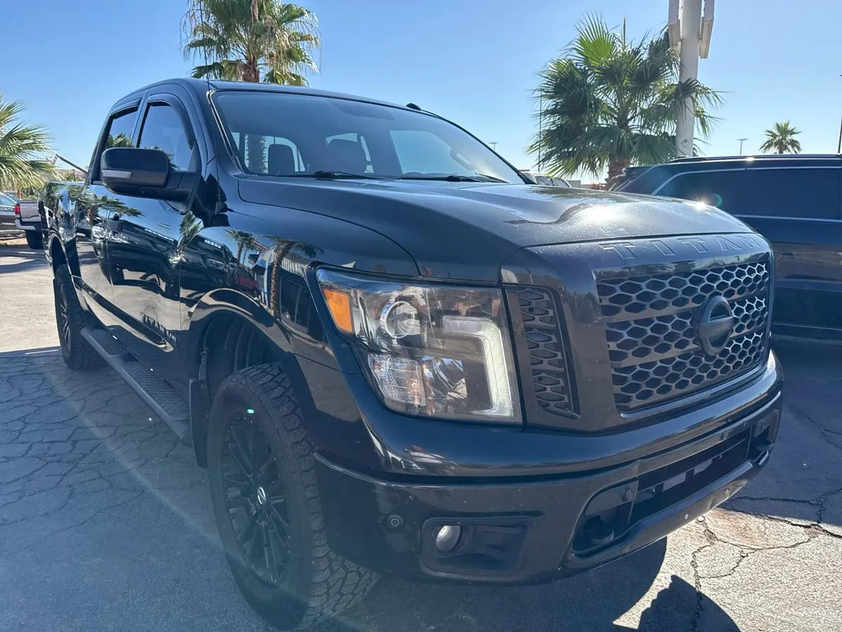 2019 Nissan Titan 4WD Crew Cab SWB SV