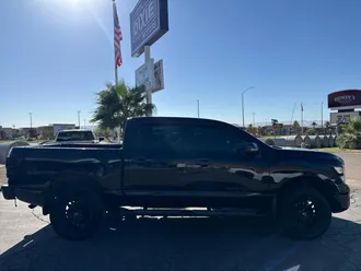 2019 Nissan Titan photo 2