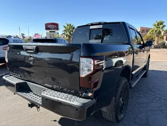 2019 Nissan Titan photo 3