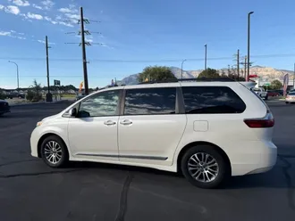 2020 Toyota Sienna photo 6