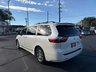 2020 Toyota Sienna photo 7