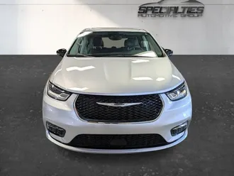 2024 Chrysler Pacifica Touring L photo 6