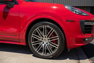 2016 Porsche Cayenne photo 3
