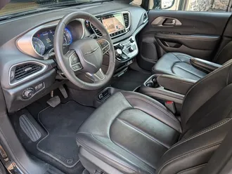 2025 Chrysler Pacifica Select photo 2