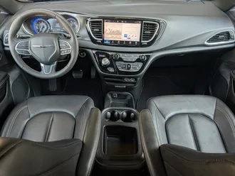 2025 Chrysler Pacifica Select photo 3