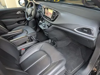 2025 Chrysler Pacifica Select photo 4