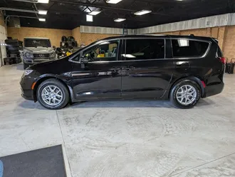 2025 Chrysler Pacifica Select photo 7