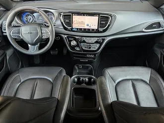 2025 Chrysler Pacifica Select photo 3