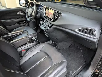 2025 Chrysler Pacifica Select photo 4
